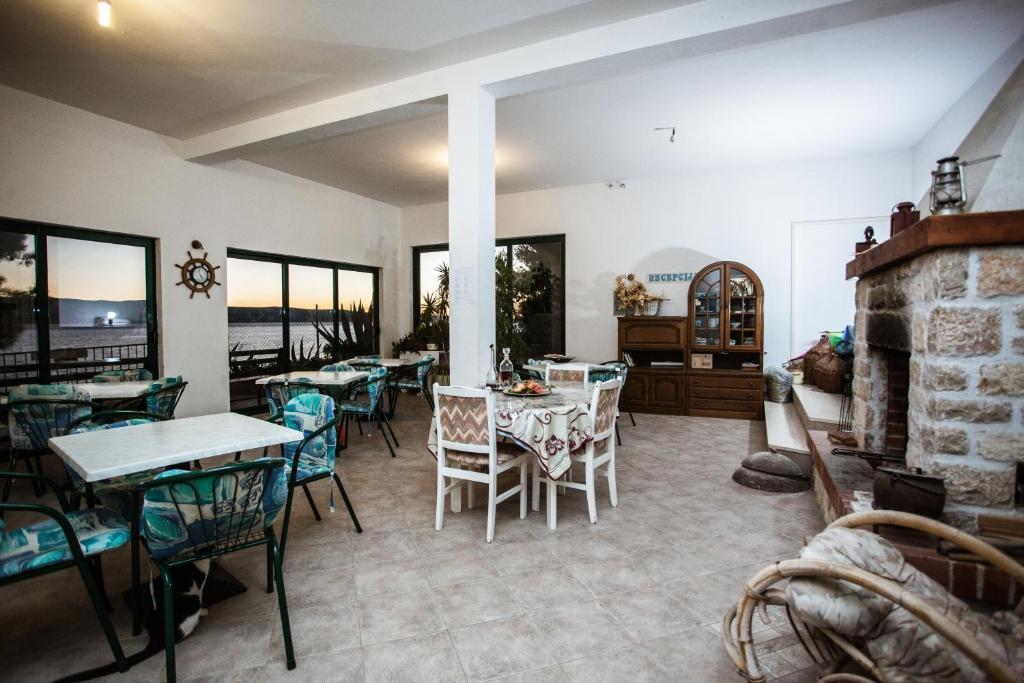 Apartments Agava-Mirjana Omis Exterior photo