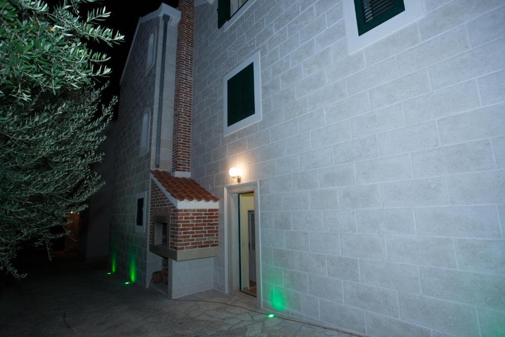 Apartments Agava-Mirjana Omis Exterior photo