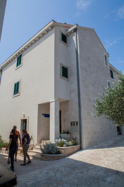 Apartments Agava-Mirjana Omis Exterior photo